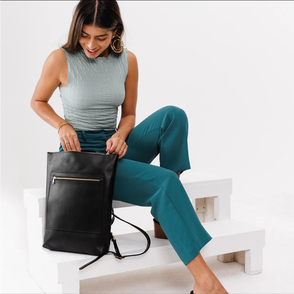 Portland Leather goods Black Leather laptop Backpack - Picture 4 of 5